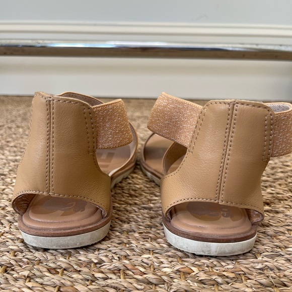 Sorel Women's Beige Cross-Strap Sandals, Size: 7 - Picture 4 of 9